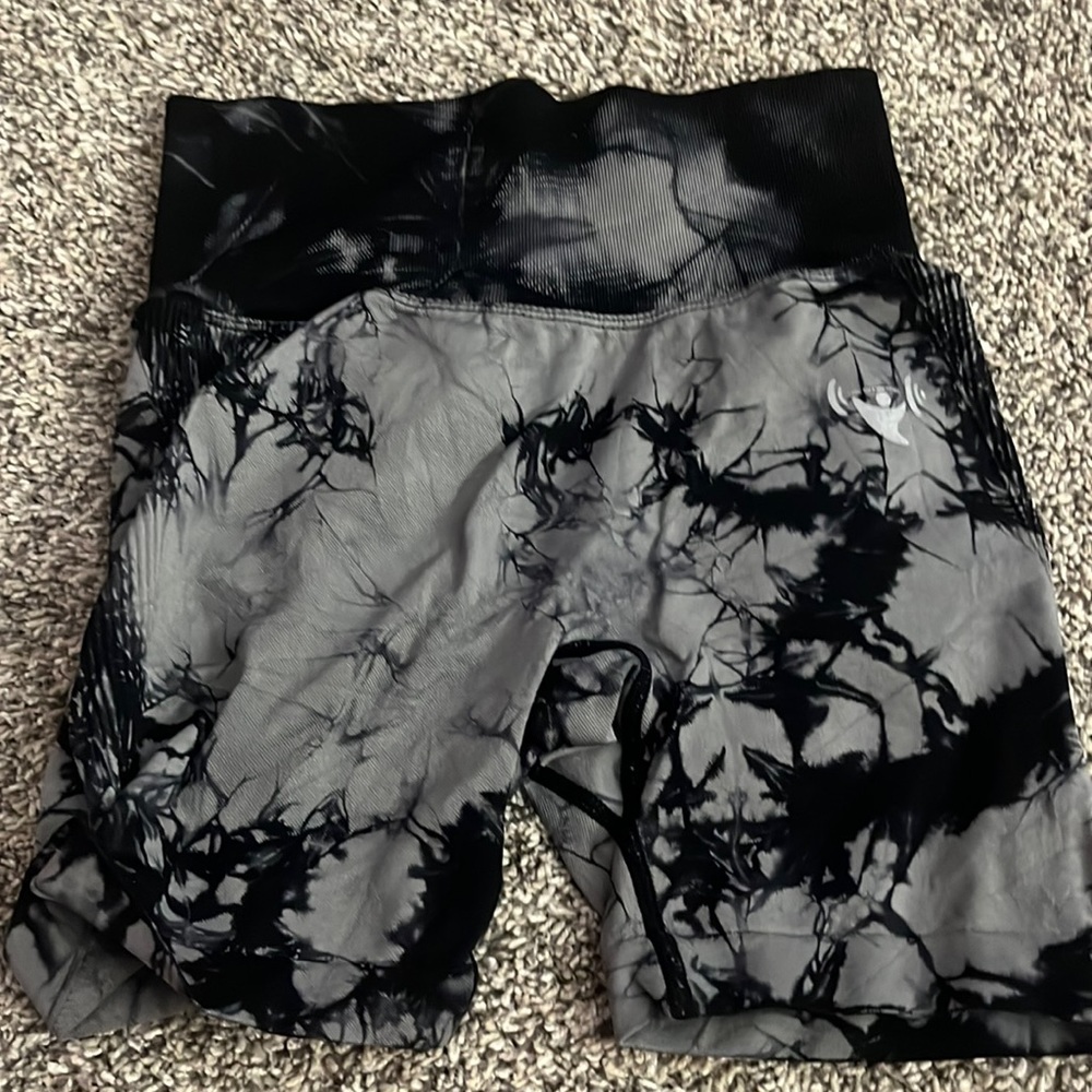 Black and gray marble gym shorts with butt scrunch from power gym store